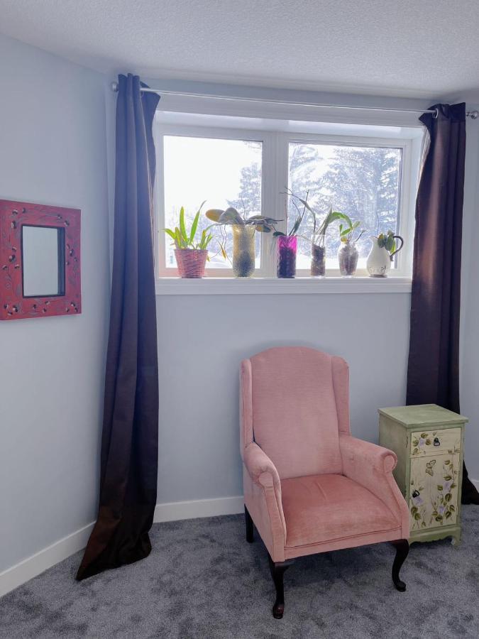 Elegant Garden Suite&2Mins Bus Station Close Lrt& Free Parking YYC Exterior foto