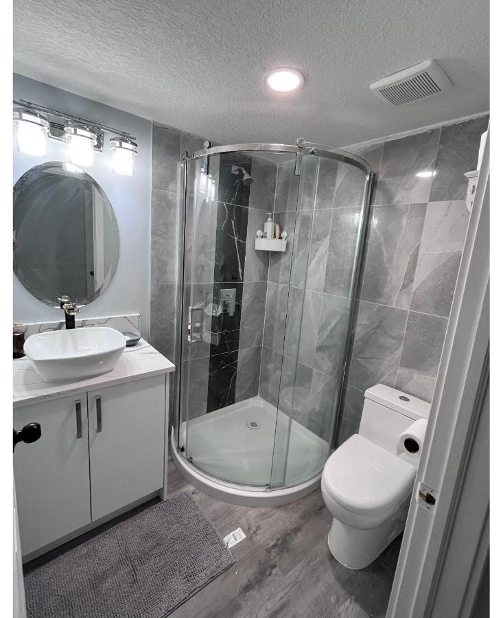 Elegant Garden Suite&2Mins Bus Station Close Lrt& Free Parking YYC Exterior foto