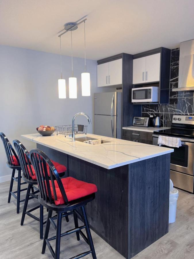 Elegant Garden Suite&2Mins Bus Station Close Lrt& Free Parking YYC Exterior foto