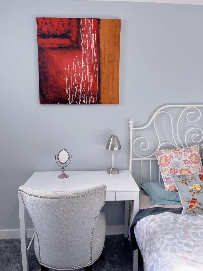 Elegant Garden Suite&2Mins Bus Station Close Lrt& Free Parking YYC Exterior foto
