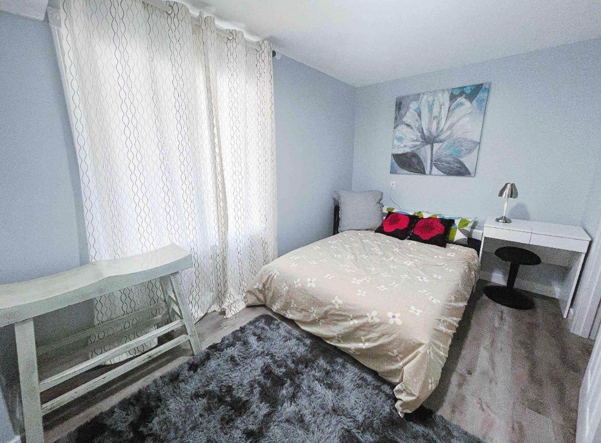 Elegant Garden Suite&2Mins Bus Station Close Lrt& Free Parking YYC Habitación foto